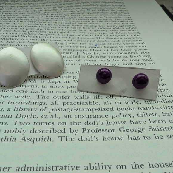 Elegant Purple Stud Earrings And Silver Earrings - Picture 2 of 8